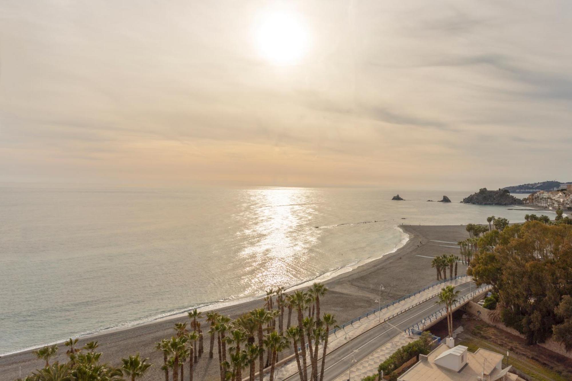 1003 - Seafront On El Paseo - Air Conditionning - Wi-fi - Smart Tv Apartment *